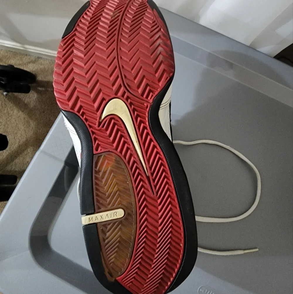 USED MENS NIKE MAXAIR SNEAKERS